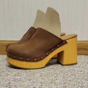 MIA Brown Platform Clogs Womens Sz 8. NWOT festival boho hippie